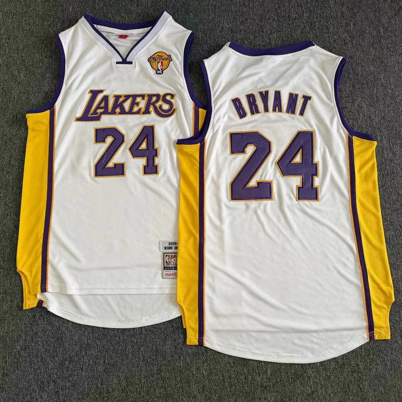 LOS ANGELES LAKERS KOBE BRYANT WHITE VINTAGE JERSEY
