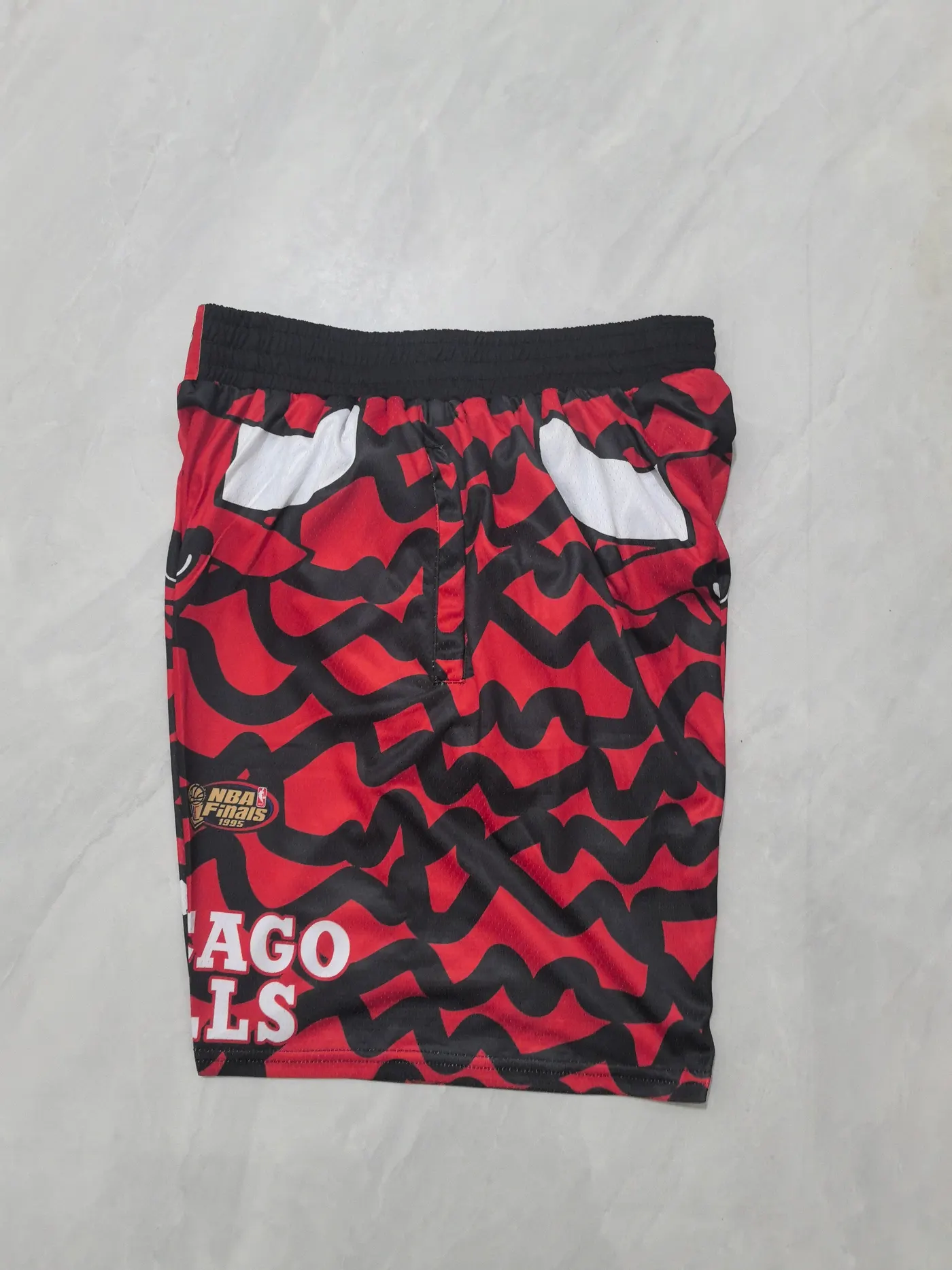 CHICAGO BULLS RED SHORTS