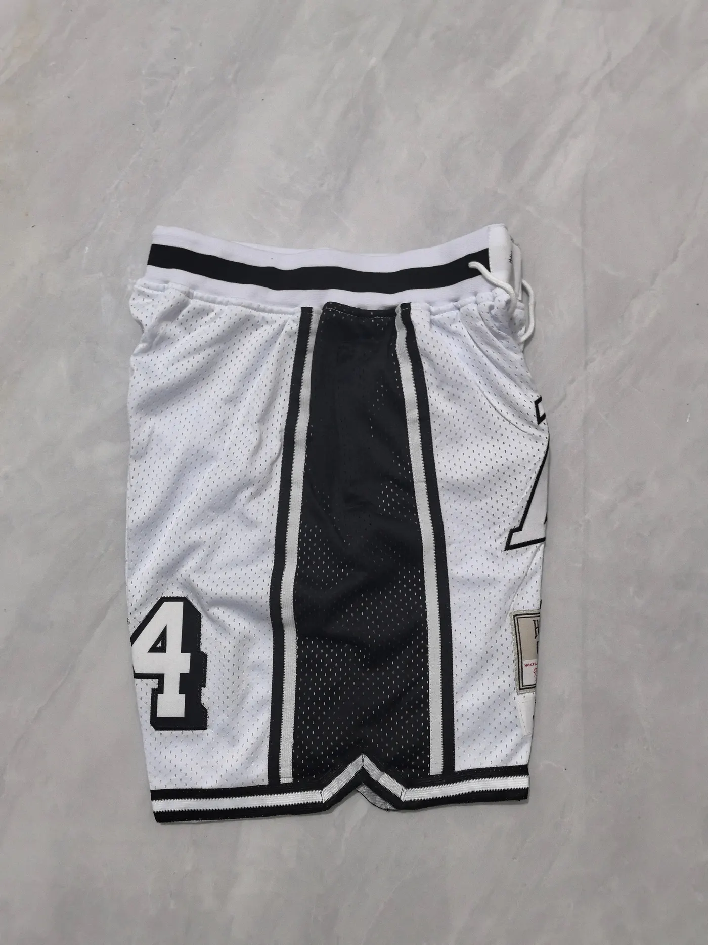 LOS ANGELES LAKERS KOBE BRYANT WHITE JERSEY