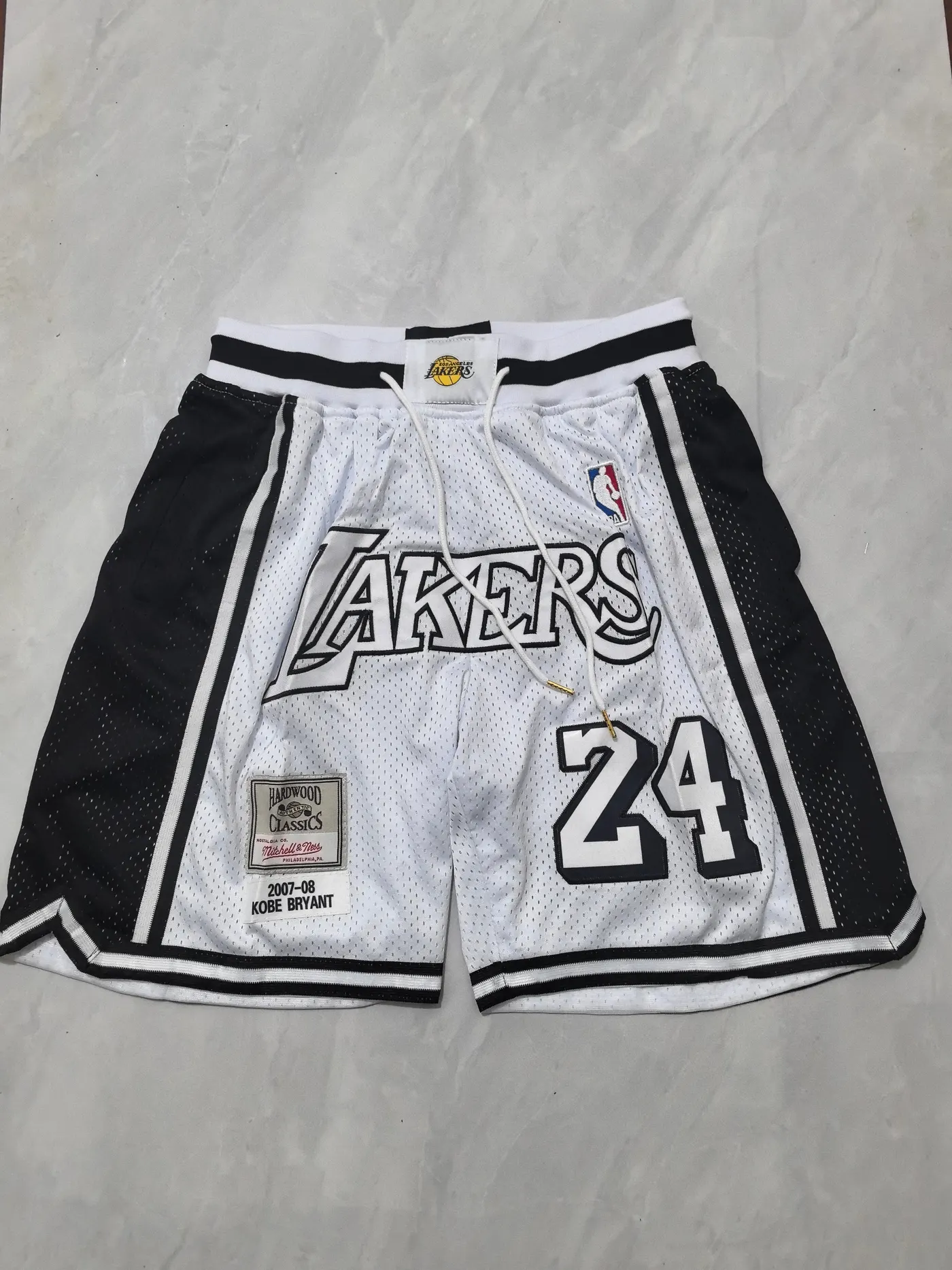 LOS ANGELES LAKERS KOBE BRYANT WHITE JERSEY