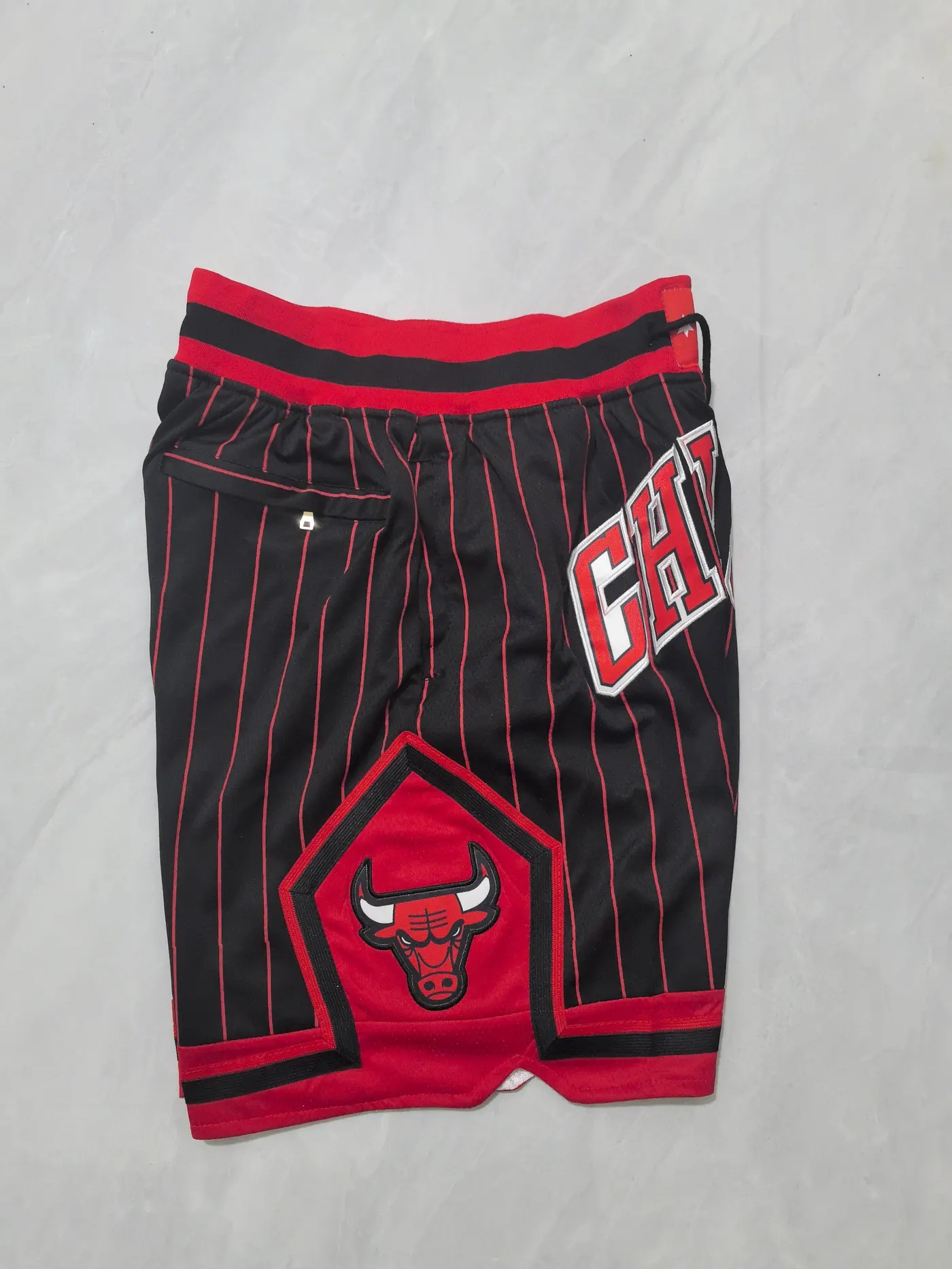 CHICAGO BULLS RED SHORTS