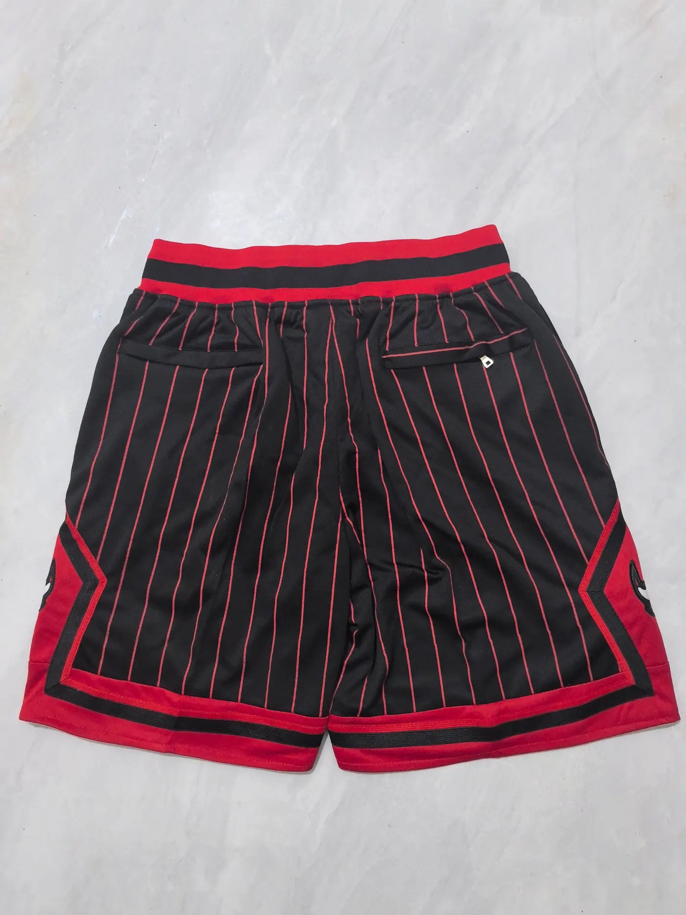CHICAGO BULLS RED SHORTS