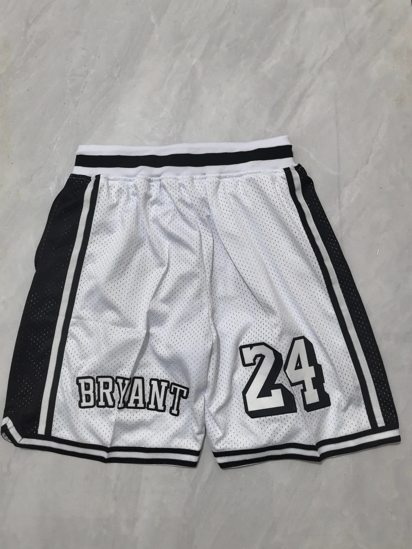 LOS ANGELES LAKERS KOBE BRYANT WHITE JERSEY