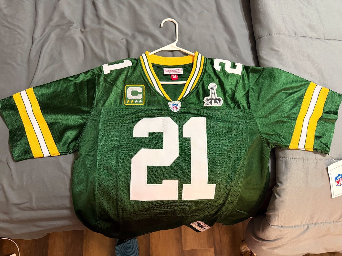 Photo sent by a Cruxchristi customer after their jersey arrived